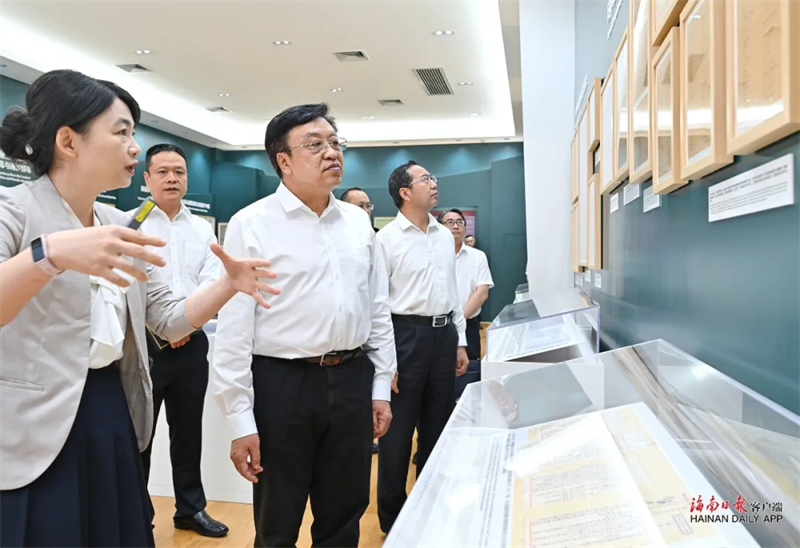 冯飞在中国南海研究院、华阳海洋研究中心调研